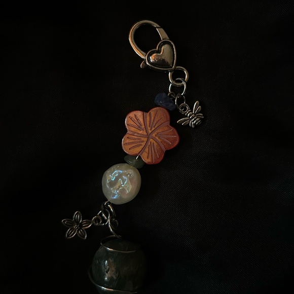 🌺CRYSTAL KEYCHAIN
🌺HANDMADE
🌺STAINLESS STEEL CHARMS
🌺100% REAL GREEN AGATE - Picture 2 of 5